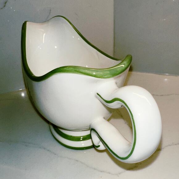 Traditions Holiday Celebrations Gravy Boat Made in England - Picture 5 of 7